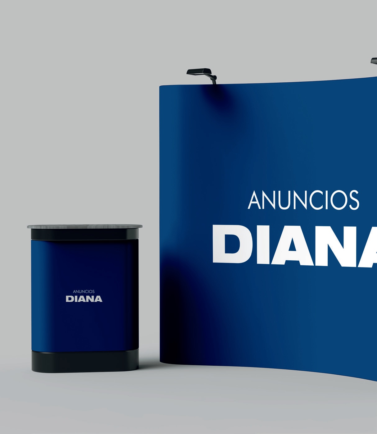 Stand con los logos de Anuncios Diana Málaga